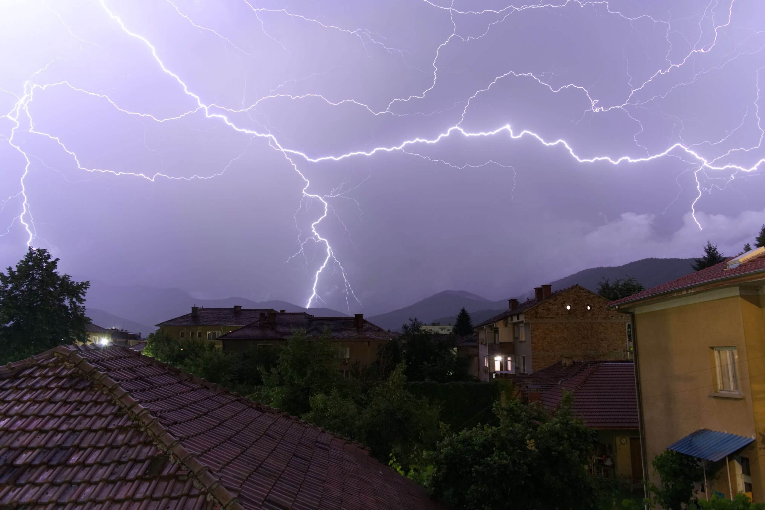 Roof Damage Inspection - Lighting over roofs